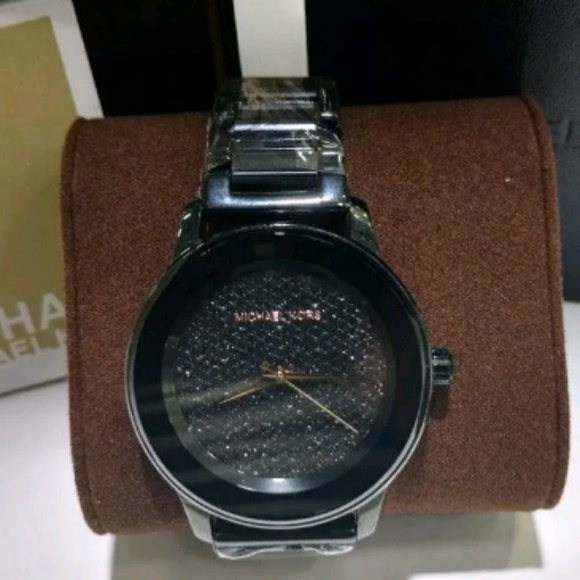 (1 LEFT IN STOCK)new Michael Kors Black watch main image 4